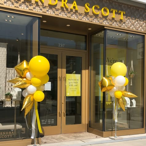 Salon Opening Decoration Ideas, Balloon Decorations For Shop Opening, Entry Balloon Decor, Grand Opening Balloons Decoration, Store Grand Opening Decor Ideas, Shop Opening Decoration Ideas Balloons, Store Opening Decoration Ideas, Opening Ideas Events, Grand Opening Balloon Decor