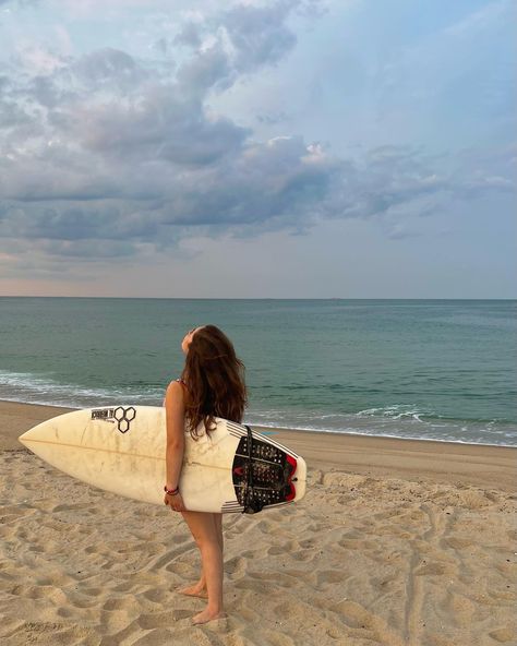 surfer // salted granola aesthetic // surfer girl // beach girl Jolyn Aesthetic, Salted Granola Girl Aesthetic, Australian Girl Aesthetic, Salted Granola Aesthetic, Ocean Girl Aesthetic, Surf Girl Aesthetic, Beachy Girl Aesthetic, Surfer Girl Aesthetic, Surfergirl Style