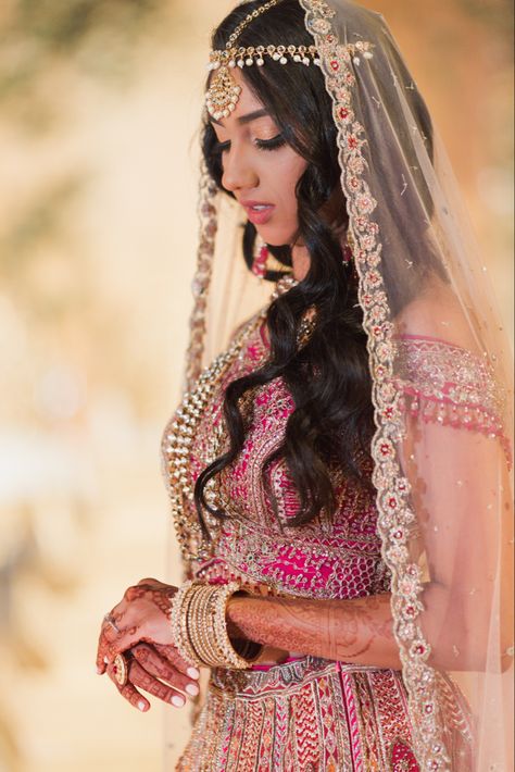 Lengha veil, indian veil, wedding veil Indian Veil Styles, Indian Veil Bridal, Indian Bride Veil, Bridal Entry Ideas Indian, Indian Wedding Veil, Gold Indian Wedding Dress, Indian Bridal Veil, Indian Veil, Veil Indian