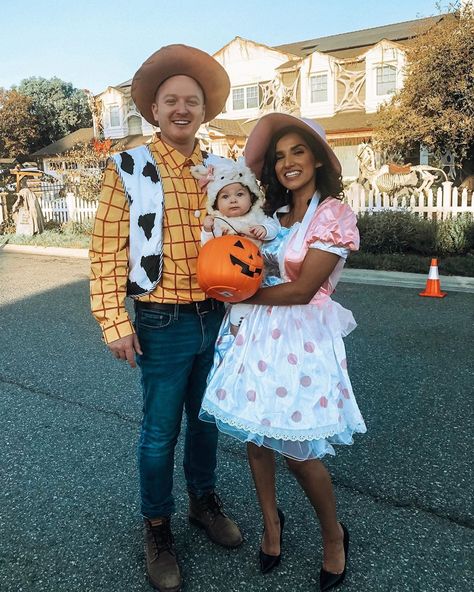 Woody Bo Peep And Sheep Costume, Mary And Lamb Costume, Breastfeeding Halloween Costumes, Mary Had A Little Lamb Costume, Diy Little Bo Peep Costume, Bo Peep And Sheep Costume, Little Bo Peep Costume Diy, Bo Peep Costume Diy Woman, Diy Bo Peep Costume Women