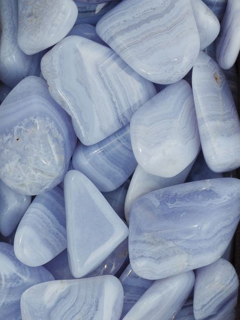 Blue Lace Agate Meaning, Image Bleu, Baby Blue Aesthetic, Light Blue Aesthetic, Crystal Aesthetic, Blue Aesthetic Pastel, Wallpaper Pastel, Pretty Rocks, Minerals And Gemstones