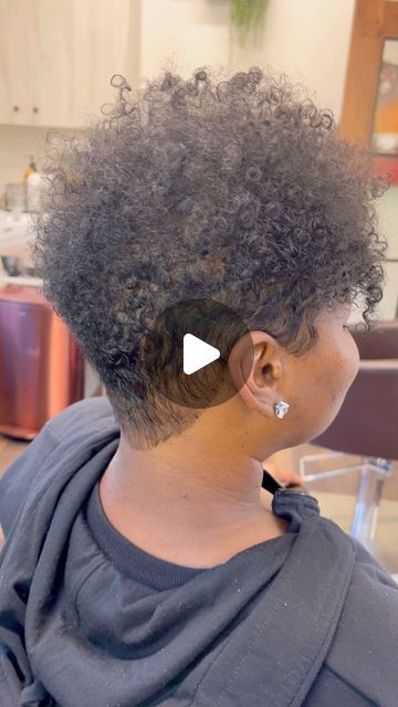 India Johnson | ❗️Tension Alopecia where⁉️ This beauty came in with tension Alopecia from years of tight ponytails. 
Blend Blend Blend! You can’t go in... | Instagram Tension Alopecia, Alopecia Hairstyles Black Women, Women With Alopecia, Undercut Natural Hair, Fade Haircut Women, Alopecia Hairstyles, Traction Alopecia, Tapered Natural Hair, Haircut Women