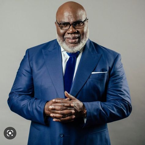 Bishop Jakes, Pentecostal Church, Christian Stories, Headshot Poses, See World, Richest In The World, Faith Christian, Joel Osteen, Cool Car Pictures