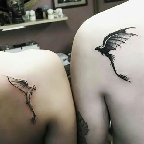 Night Fury Light Fury Tattoo, Toothless Matching Tattoo, Toothless And Light Fury Tattoo Ideas, Light And Night Fury Tattoo, Toothless And Light Fury Tattoo Couples, Light Fury And Toothless Tattoo, Toothless And Light Fury Matching Tattoos, Night Fury Tattoo Ideas, How To Train Your Dragon Matching Tattoo