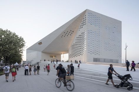 MÉCA Cultural Center / BIG         https://www.archdaily.com/920341/meca-cultural-center-big?utm_source=feedburner&utm_medium=feed&utm_campaign=Feed%3A+ArchDaily+%28ArchDaily%29 Big Architecture, France Images, Urban Rooms, Urban Living Room, Bjarke Ingels, Parametric Architecture, Cultural Centre, Bordeaux France, Cultural Center