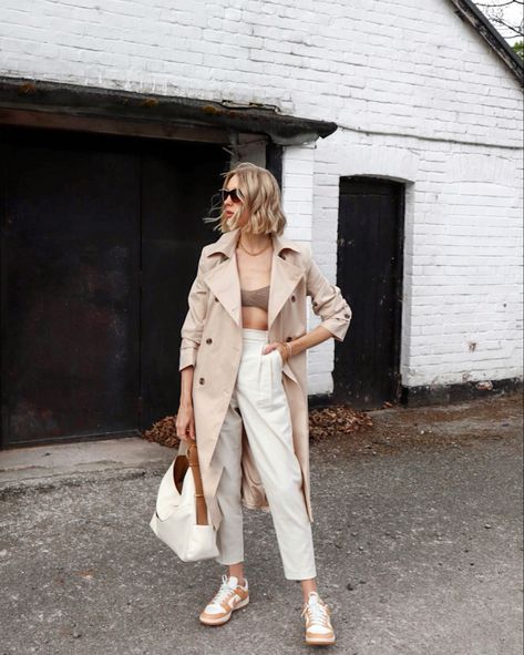 Trendy Outfits With Nike Dunks, Beige Trainers Outfit Women, Beige Nike Dunks Outfit, White And Beige Sneakers, Neutral Dunks Outfit, Nike Dunk Low Outfit Woman Casual, Beige Dunks Outfit, Beige Trainers Outfit, Trench Coat Outfit Women