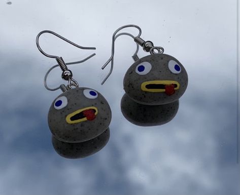 Over The Garden Wall Polymer Clay, Over The Garden Wall Earrings, One Piece Earrings, Anime Crafts Diy, Clay Diy Projects, Over The Garden Wall, Polymer Clay Diy, Funky Earrings, Diy Pottery