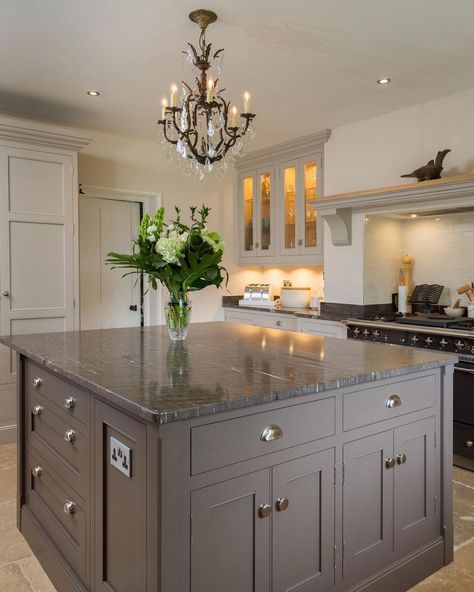 London Clay Farrow And Ball Kitchen, Elephant Breath Kitchen, Elephants Breath Kitchen, London Clay Farrow And Ball, London Clay, Farrow And Ball Kitchen, Elephants Breath, Barn Kitchen, London Kitchen