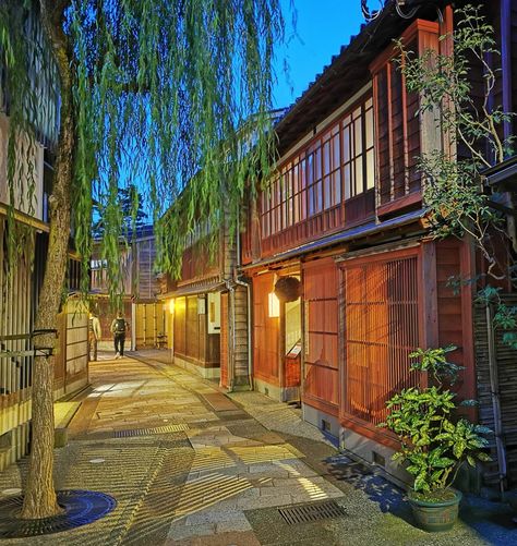 Higashi Chaya District, Kanazawa. by AcidMau The post Higashi Chaya District, Kanazawa. appeared first on Alo Japan. Higashi Chaya District, Kanazawa Japan, Karuizawa, Japan Tour, Go To Japan, Japan Travel Guide, Kanazawa, Ishikawa, Japan Photo