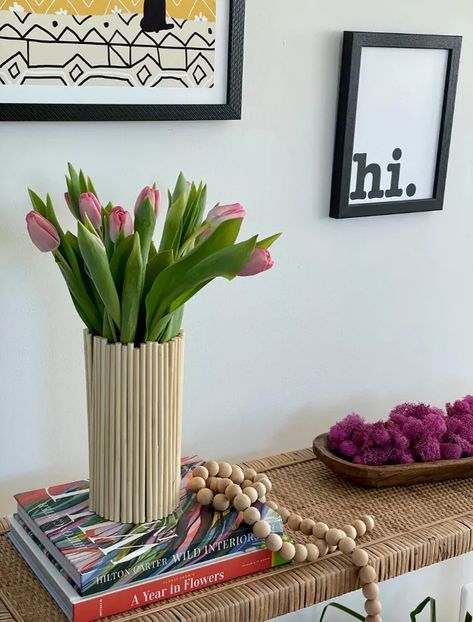 5 of the Easiest Ways to Elevate Your Dollar Store Vases | Hometalk Diy Wall Sconces, Fairy Lights In Trees, Vase Ideas, Last Minute Birthday Gifts, Diy Planter, Diy Plaster, Diy Xmas Gifts, Striped Vase, Easy Diy Decor