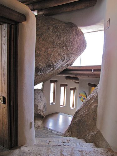 The Boulder House by Charles Foreman Johnson Mountain Villas, Boulder House, Nature House, Slope House, Cabin Inspiration, Room Of One's Own, Guest Cabin, House In Nature, Unusual Homes