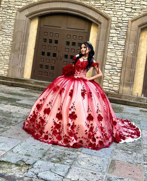 Red N Gold Quince Dresses, Red And Pink Quince Dress, Quinseñeras Dress Red, Quince Dresses Red And White, Red And Pink Quinceanera Dresses, Pink And Red Quinceanera Dress, Dark Red Quinceanera Dresses Mexican, Qencenera Dresses Red, Red And White Quince Dress