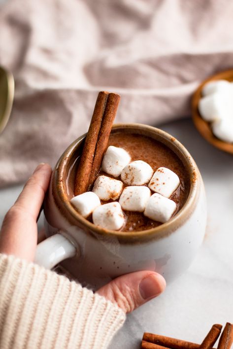 Chai Hot Chocolate, Cinnamon Hot Chocolate, Spicy Hot Chocolate, Spiced Chai, Cocoa Recipes, Christmas Hot Chocolate, Homemade Hot Chocolate, Fall Dessert Recipes, Chai Spice