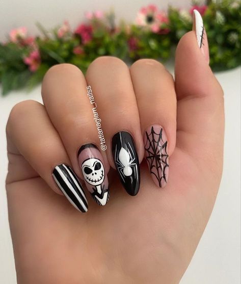 Sweets Nail Art, Uñas Halloween Aesthetic, Halloween Manicure Ideas, Manicure Halloween, Ongles Halloween, Halloween Nails Design, Halloween Nails Acrylic, Fun Halloween Nails, Disney Acrylic Nails