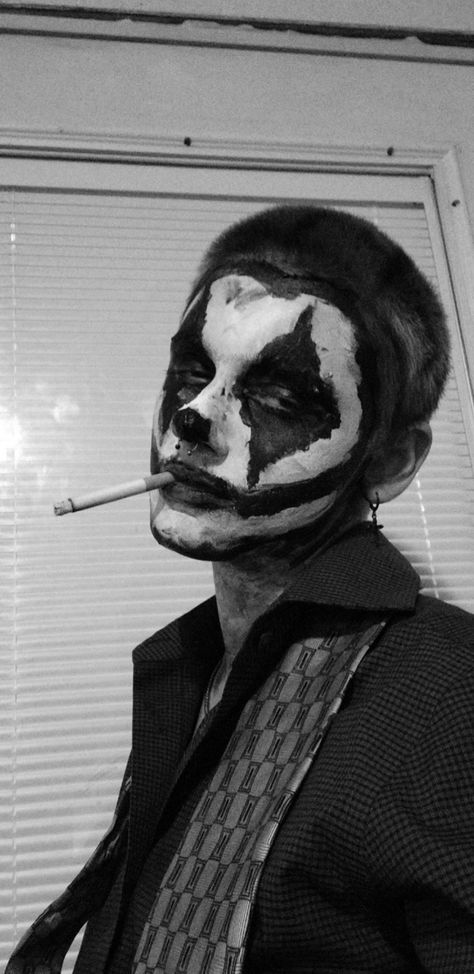 Clown Men Costumes, Creepy Halloween Ideas Costumes, Black Clown Makeup Men, Easy Clown Makeup For Men, Hot Clown Makeup Male, Emo Clown Aesthetic, Evil Makeup Men, Emo Clown Costume, Clown Makeup Scary Men