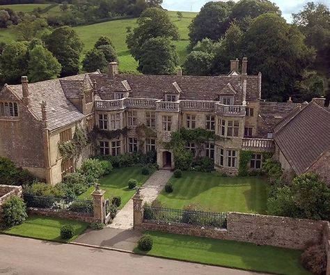 Castle House Exterior, Bloxburg Country House, English Manor Houses Country Estate, French Manor House, Cottage Mansion, House In The Countryside, Victorian Castle, English Country Manor, Country Manor House