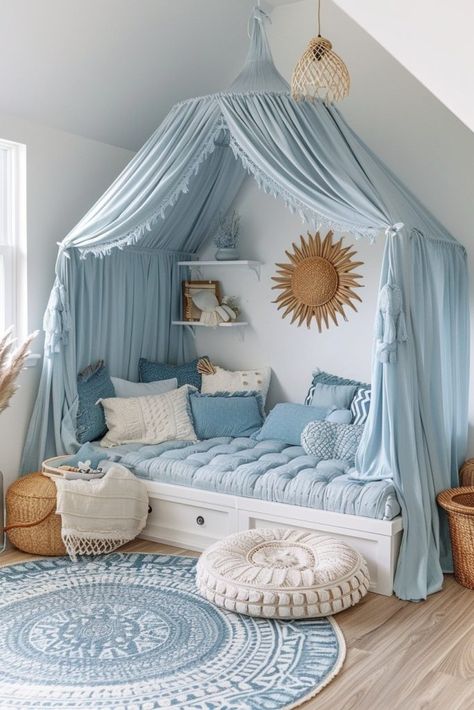 29 Blue Boho Girls Bedroom Designs To Inspire Sweet Dreams 29 Sky Blue Bedding, Girls Room Theme Ideas, Beach Girl Room Ideas, Blue Kid Bedroom, Blue Kids Rooms, Girls Room Blue, Girls Beach Theme Bedroom, Blue Girls Bedroom, Blue Themed Bedroom