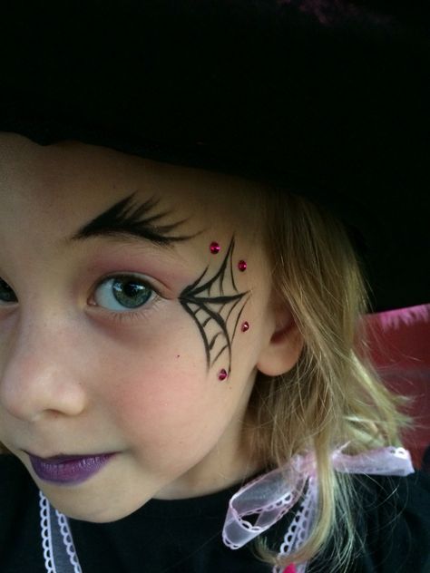 Kids Witch Halloween Makeup, Easy Kid Halloween Face Paint, Halloween Makeup Kids Witch, Kids Halloween Makeup Easy, Vampire Make Up For Kids, Toddler Witch Makeup Halloween, Toddler Witch Face Paint, Witches Face Paint, Halloween Makeup Witch Kids