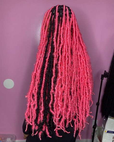 Pink Soft Locs, Pink Faux Locs, Hairstyles Dyed Hair, Hairstyles Dyed, Faux Locs Colored, Locs Ideas, Hair Stripes, 2023 Hairstyles, Soft Locs