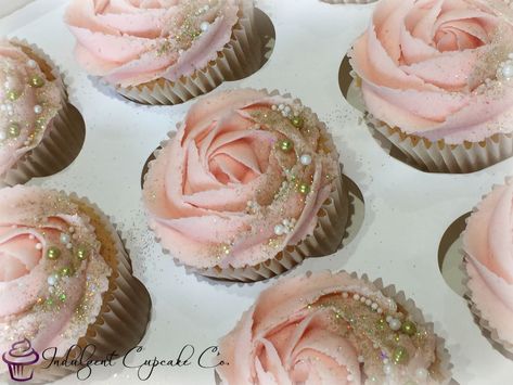 Rose Gold Cupcake Ideas Birthday, Rose Gold Cupcakes Wedding Ideas, Pink Grad Cake, Cupcakes With Glitter, Pretty Pink Cupcakes, Rose Gold Sprinkles, Pink Cupcakes Birthday, Sparkly Cupcakes, Sweet 16 Cupcakes