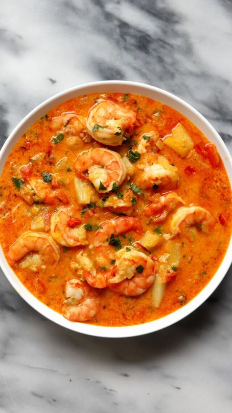 Brazilian Moqueca, Moqueca Recipe, Season Shrimp, Mermaid Food, Shrimp Stew, Seafood Bisque, International Dishes, Shrimp Soup, Seafood Stew