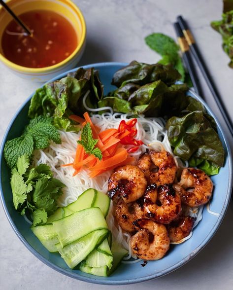 Shrimp Vermicelli Bowls Prawn Vermicelli Noodles, Shrimp And Vermicelli Recipe, Shrimp With Vermicelli Noodles, Vietnamese Recipes Shrimp, Vermicelli Shrimp Recipes, Vermicelli Bowl Recipes, Shrimp Vermicelli Recipes, Shrimp Vermicelli Bowl, Vermicelli Bowl Sauce