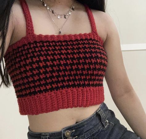 Black And Red Crochet Top, Red Crochet Top Outfit, Black And Red Crochet, Tops Tejidos A Crochet, Red Crochet Top, Red And Black Top, Black Crochet Top, Knit Clothes, Red And Black Shirt