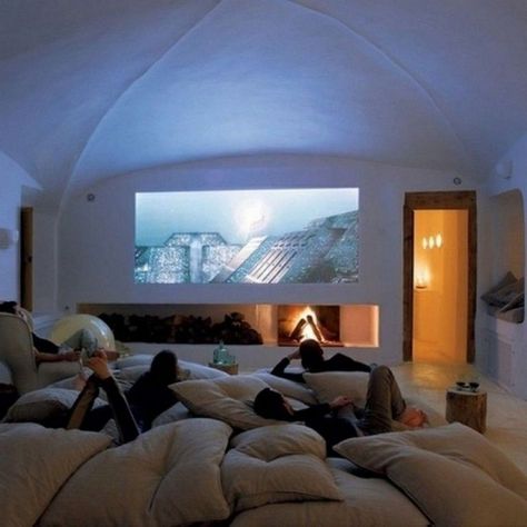 Awesome 30+ Best Small Movie Room Design For Your Happiness Family Entertainment Room Ideas, Family Movie Room, Small Movie Room, Room Projector, Basement Entertainment, Basement Home Theater, Media Room Design, Home Cinema Room, Small Basements