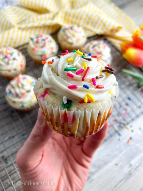 Funfetti Protein Balls, Healthy Birthday Cupcakes, Protein Cupcakes Recipes, Birthday Cake Protein Muffins, Funfetti Protein Muffins, Protein Funfetti Cake, Healthy Funfetti Cake, Protein Bundt Cake, Healthy Protein Cupcakes