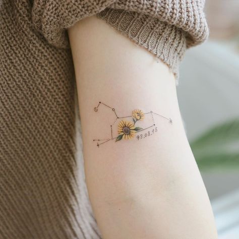 We found the most beautiful variety of Leo zodiac tattoos ranging from small and feminine to constellations and zodiac symbols. Leo Sign Tattoo, Datum Tattoo, Simbolos Tattoo, Leo Constellation Tattoo, Leo Zodiac Tattoos, Leo Tattoo Designs, Leo Tattoo, Sagittarius Tattoo, Horoscope Tattoos