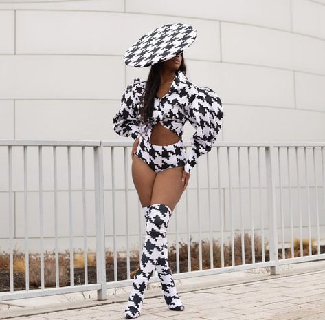 Disco Bar, Oversized Hat, Fasion Outfits, Diy Clothes Design, Black Two Piece, Bar Party, Zebra Stripes, Photoshoot Concept, Thigh High Stockings