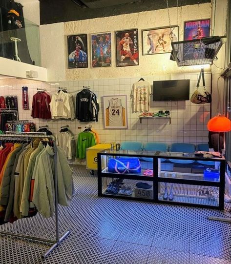 Urban Store Design, Y2k Store Interior, Distro Clothing Design, Interior Design Clothing Store, Small Clothing Store Interior, Vintage Store Ideas, Streetwear Store, A Clothing Store, Vintage Thrift Stores