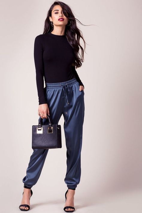 Things Agents Wear to Work That are Not Classy – Joggers Jogger Pants Outfit Dressy, Satin Joggers Outfit, Blue Joggers Outfit, Silk Pants Outfit, Satin Pants Outfit, Black Joggers Outfit, Joggers Outfit Women, Jogger Outfit, Satin Pant