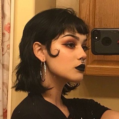 h҉o̸p҉e̸ 🦇 — special 5k!! Fete Emo, Pretty Poison, Makeup Lipgloss, Grunge Tattoo, Short Grunge Hair, Alternative Makeup, Stil Inspiration, Mullet Hairstyle, Hair Inspo Color