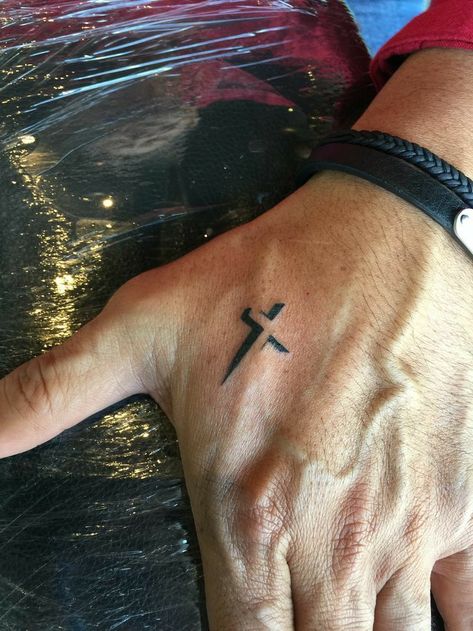 Small Hand Tattoo For Men, Inspirational Wrist Tattoos, Tato Realis, Cross Tattoo On Hand, Simple Hand Tattoos, Simple Cross Tattoo, Tattoo Design For Hand, Bible Tattoos, Simple Tattoos For Guys