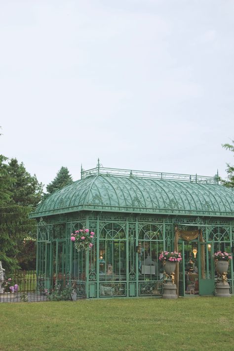 Victorian Conservatory Sunroom, Greenhouse Victorian Style, Victorian Style Greenhouse, Victorian Style Garden, Victorian Glass House, Victorian Orangery, Victorian Greenhouse Conservatory, Iron Conservatory, Victorian Conservatory Interior