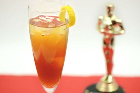 Old Hollywood Cocktail In With The Old, Italian Cocktails, Creative Party Ideas, Oscars Party, Hollywood Wedding, Monster Party, The Oscars, Signature Cocktail, Classic Italian