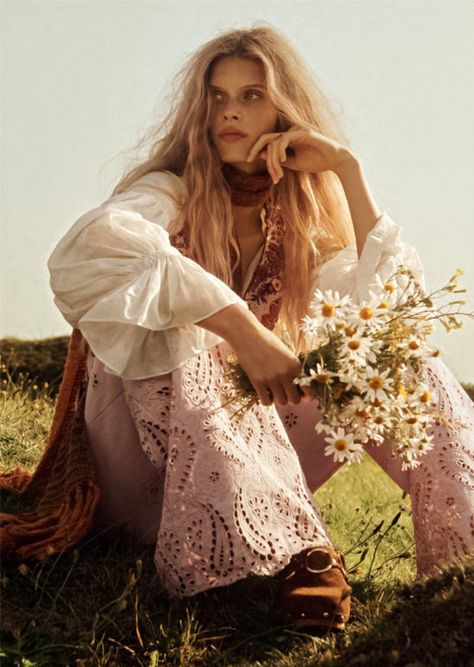 In every picture, a poem Boho Editorial Fashion, Countryside Fashion Photography, Daisies Photoshoot, Ida Heiner, Boho Style Photoshoot, Nature Fashion Photography, Bohemian Editorial, Mirror Skirt, Hippie Photoshoot