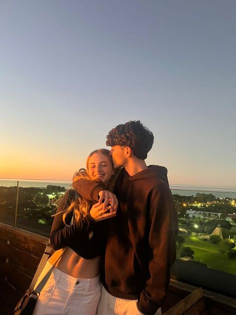 Teenage Relationships Pictures, Cute Photos Couple, Teenage Relationships Aesthetic, Cute Teenage Couples Pictures, Cute Aesthetic Teen Couples, Love Teenager Aesthetic, Teen Love Cute, Teenager Couple Picture Ideas, Teenage Couple Pictures