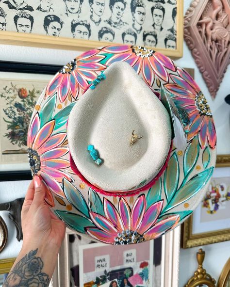 Hand painted Hats, Purses and Art by Yaya Kieu | Groovy outlaw fedora hats 💖 Velvet hat band with fringe and gold detailing 🥰 These hats have been hand painted, decorated and are… | Instagram Hand Painted Hats, Textured Hat, Glam Boho, Felt Cowboy Hats, Painted Hats, Painted Bags, Velvet Hat, One Of One, Fedora Hats