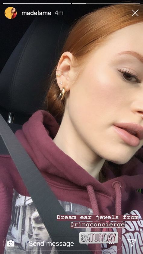 Ear Piercing Combinations, Minimalist Ear Piercings, Cheryl Blossom Riverdale, Cool Ear Piercings, Pretty Ear Piercings, Cute Ear Piercings, Madelaine Petsch, Cheryl Blossom, Tragus Piercings