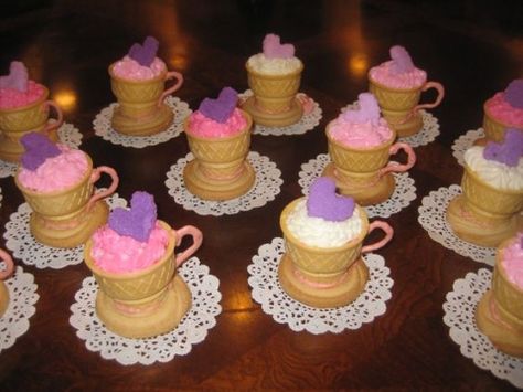 Tea Party Birthday Theme, Cupcakes Amor, Sleepover Parties, Cupcake Cones, Princess Tea Party, Tea Party Theme, Tea Party Food, Girls Tea Party, Fancy Nancy