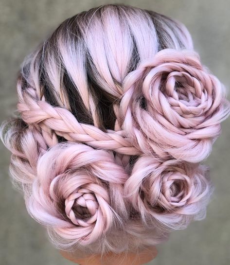 Roses In Hair Hairstyles, Spring Hair Styles, Braided Rose Hairstyle, Rose Braid, Kadeřnické Trendy, Fantasy Ideas, Quince Ideas, Spring Hair, Hairstyle Inspiration