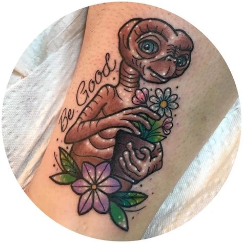 Et Movie Tattoo, E.t. Tattoo, Et Tattoo Movie, Et Drawing Movie, E.t. Tattoo Movie, Alien Movie Tattoo Ideas, Neo Traditional Movie Tattoo, E T The Extra Terrestrial Art, E.t Movie