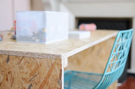 DIY : le bureau home made de Lily-Rose - Zess.fr // Lifestyle . déco . DIY . Crochet designer Diy Bureau, Table Ikea, Petite Table, Lily Rose, Diy Table, Make Design, Diy Crochet, Home Made, Kids Room