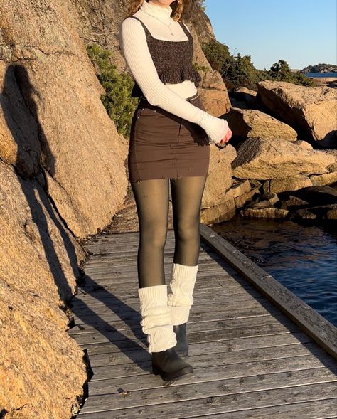 Brown And White Outfit, Brown Aesthetic Outfit, White Leg Warmers, Platform Boots Outfit, Winter Outfit Aesthetic, Pink Outfits Aesthetic, Corduroy Skirt Outfit, Old Money Aesthetic Outfit, Mocha Girls