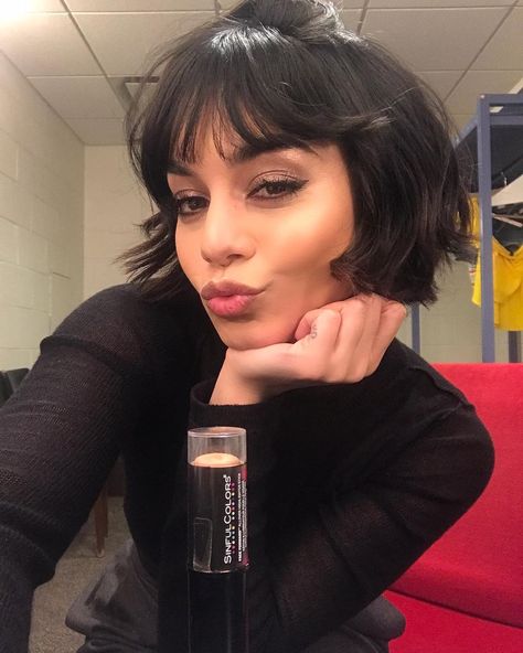 Celebrities are copying model Taylor LaShea's chop, so we went to her hairstylist for all the details Coconut Hair, Modern Haircuts, Girl Haircut, Shoulder Length Hair Cuts, Hair Color For Women, Penteado Cabelo Curto, 짧은 머리, Vanessa Hudgens, Pixie Cuts