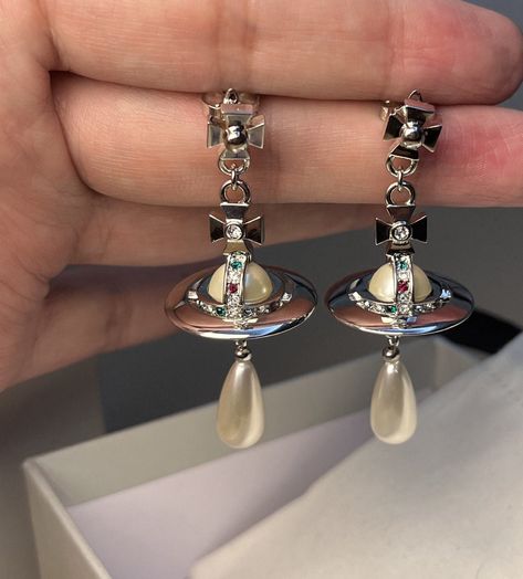 Vivienne Westwood Dangle Earrings, Vivienne Westwood Drop Earrings, Vivienne Westwood Wedding Ring, Aesthetic Vivienne Westwood, Viviane Westwood, Vivien Westwood, Vivienne Westwood Vintage, Vivienne Westwood Wedding, Vivienne Westwood Earrings