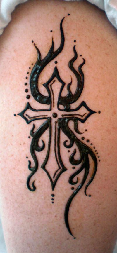 Norse Henna Designs, Cool Henna Tattoos Arm, Tattoo Ideas Thigh Easy, Native Henna Designs, Men’s Henna Tattoo, Skull Henna Design, Cross Henna Tattoo, Henna Skull Designs, Skull Henna Tattoo