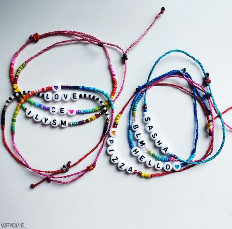 Bracelets With String, Bead Friendship Bracelets, Letter Bracelet Beads, Land Ideas, How To Make Letters, Letter Bead Bracelets, Diy Bracelets With String, Pony Bead Bracelets, Yarn Bracelets